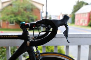 The Aeronova keeps a shallow drop with an extended reach to the hoods.