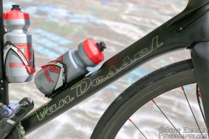 The downtube is shaped to hide the water bottle behind it. Photo by ScottKingsleyPhotography.com