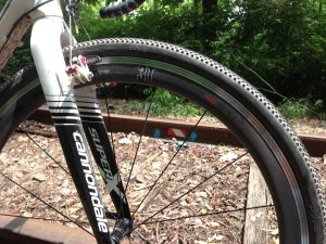 The wide rim of the 3T Accelero 40 is a good platform for mounting wide cyclocross tires.